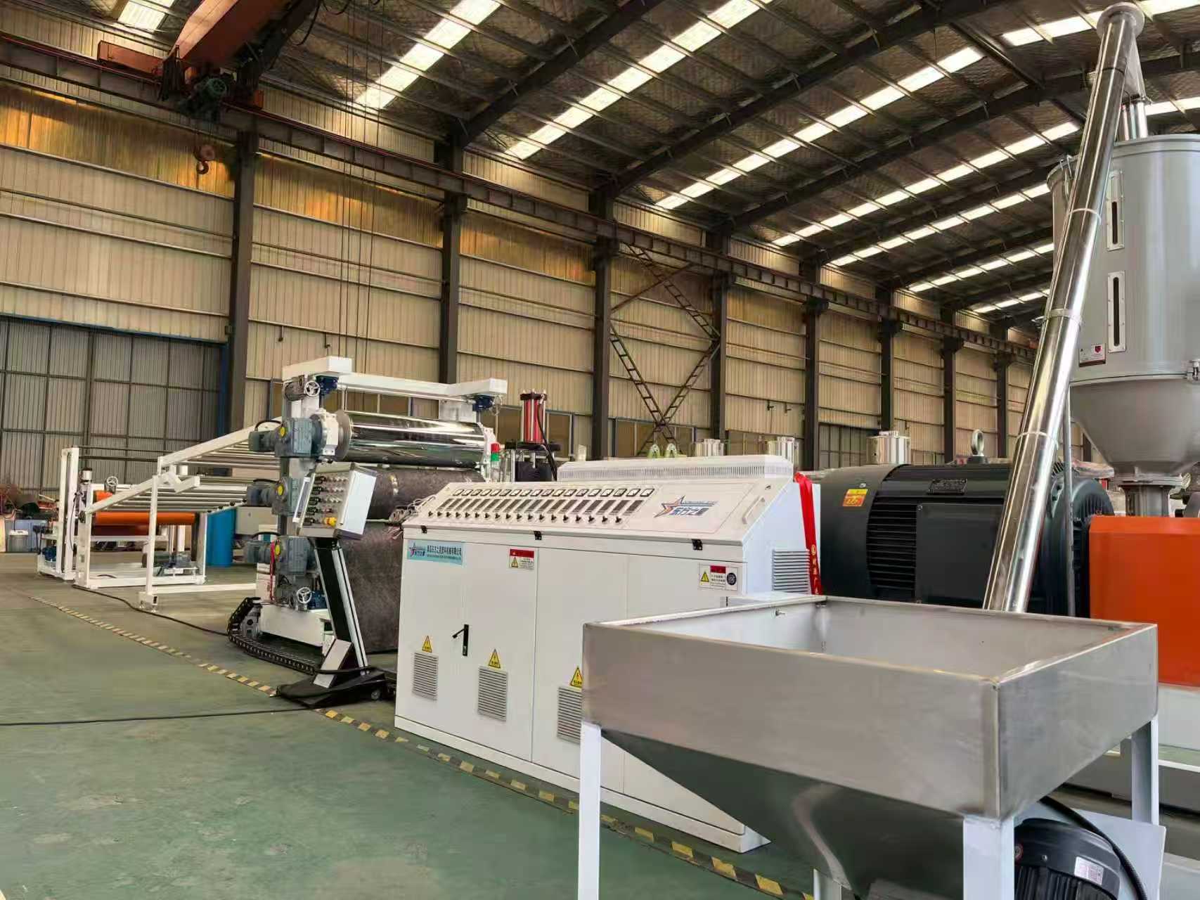 Fáiltíonn QINGDAO EASTSTAR roimh Chliaint le haghaidh Iniúchadh Trealamh Mat Frith-duillín TPE/TPV/TPU/TPR