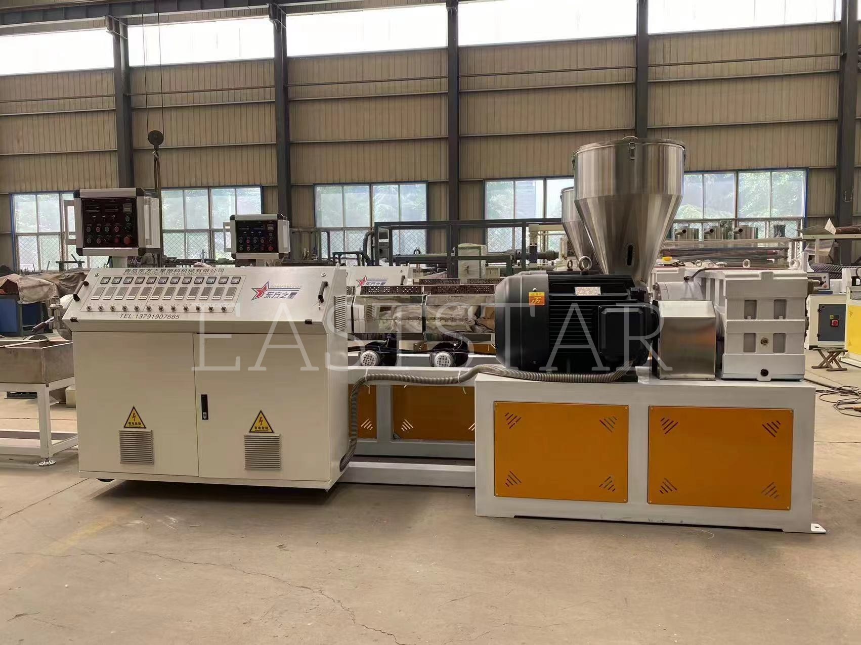 Tá ár bhfoireann theicniúil i mbun cóimeála beachtas ar an grántóir cúpla-scriú comhthreomhar TSSK65 dár gcliant Arabach