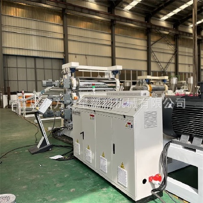 Déantúsaíocht Bileog Solúbtha: Líne Táirgeadh Bileog Sholúbtha SPVC Gairmiúil Cumasaíonn sé Forbairt Beostoic agus Ábhair Foirgníochta Nua-Aimseartha